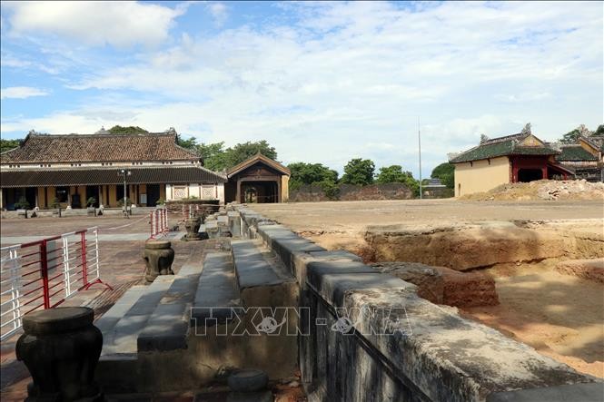 Khai quật, khảo cổ học hệ thống nền móng điện Cần Chánh trong Đại Nội Huế.