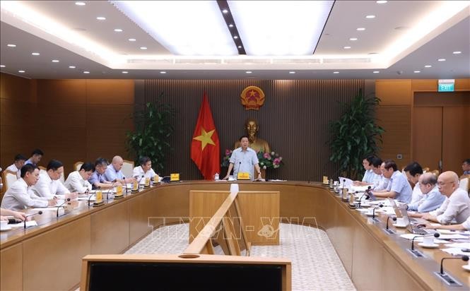 Phó Thủ tướng Trần Hồng Hà phát biểu kết luận cuộc họp về phát triển phương tiện giao thông xanh, sáng 6/8/2024. Ảnh: Văn Điệp