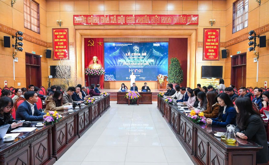 Toàn cảnh buổi lễ công bố chương trình “Hòa nhạc ánh sáng - Chào năm mới 2025”.