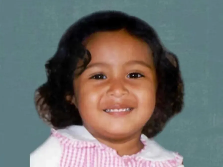 Andrea Michelle Reyes bị mẹ ruột là bà Rosa Tenoria bắt cóc khi chỉ mới 2 tuổi vào tháng 10/1999.