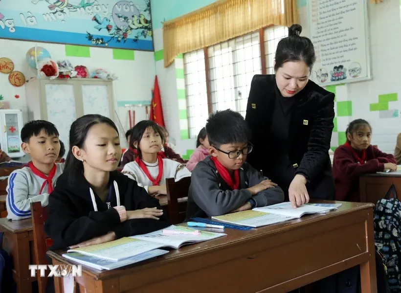 Học sinh lớp 5 khối Tân Mỹ học tập tại trường Tiểu học số 1 Quảng Phúc (phường Quảng Phúc, thị xã Ba Đồn). Ảnh: Tá Chuyên/TTXVN