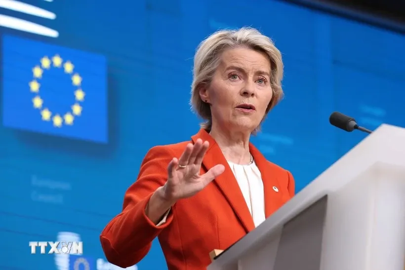 Chủ tịch Ủy ban châu Âu (EC) Ursula von der Leyen phát biểu trong cuộc họp báo tại Brussels, Bỉ. Ảnh: THX/TTXVN.