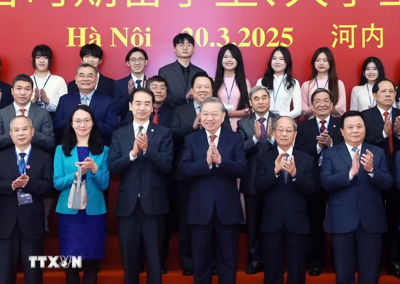 Tổng Bí thư Tô Lâm và các đại biểu dự chương trình Gặp gỡ lưu học sinh, sinh viên Việt Nam-Trung Quốc các thời kỳ. Ảnh: Thống Nhất/TTXVN 