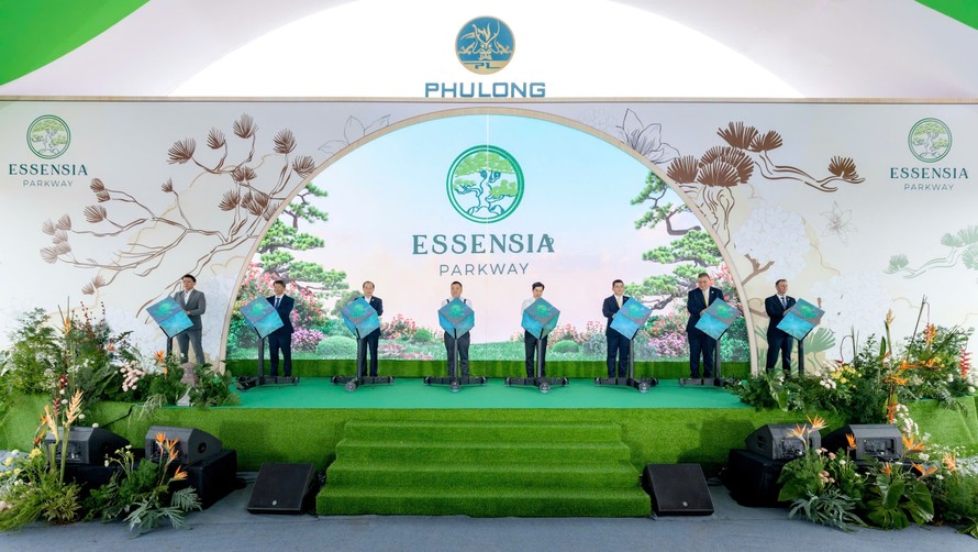 Các đại biểu thực hiện nghi lễ khởi công dự án.