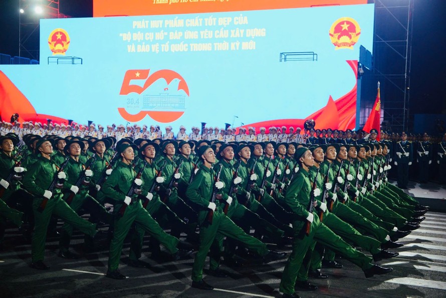 Khối các chiến sĩ Giải phóng quân.