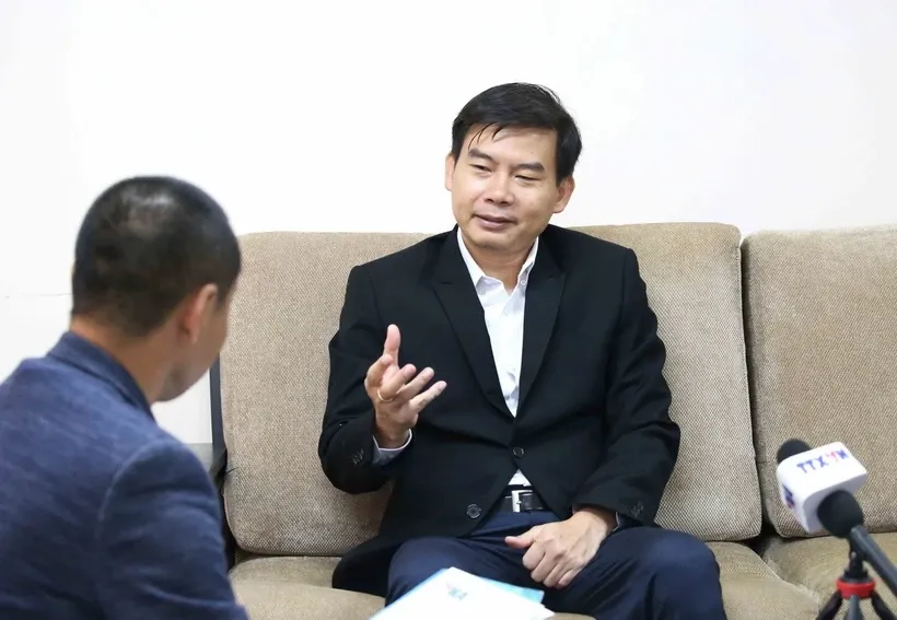 Tiến sỹ Chheang Vannarith - Phó Tổng Thư ký, Trưởng nhóm Cố vấn Quốc hội Vương quốc Campuchia - trả lời phỏng vấn phóng viên TTXVN. Ảnh: Quang Anh/TTXVN.
