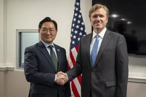 Giám đốc Chính sách Quốc phòng thuộc Bộ Quốc phòng Hàn Quốc Cho Chang Rae (trái) và Thứ trưởng Quốc phòng Mỹ phụ trách chính sách Elbridge Colby. Nguồn: Bộ Quốc phòng Hàn Quốc