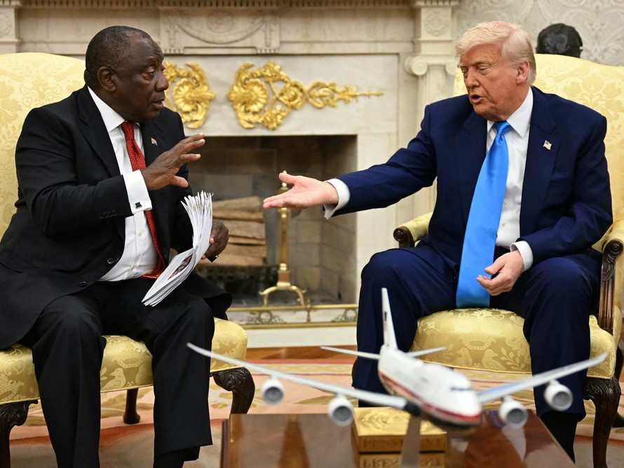 Tổng thống Mỹ Donald Trump (phải) và Tổng thống Nam Phi Cyril Ramaphosa tại cuộc gặp ở Nhà Trắng, Washington, D.C., ngày 21/5/2025. Ảnh: ABC. 
