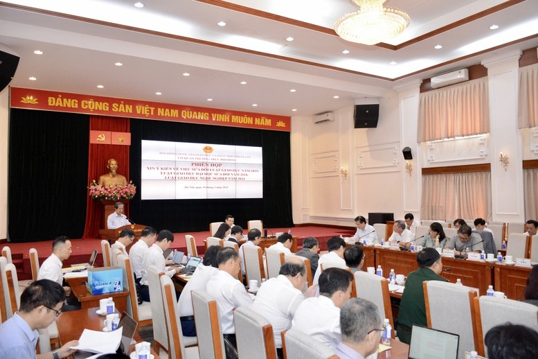 Việc sửa luật là bước tái thiết toàn diện hệ thống pháp luật nhằm mở đường cho giáo dục phát triển nhanh, bền vững và theo kịp thời đại. Ảnh: VGP/Tuệ Lâm.