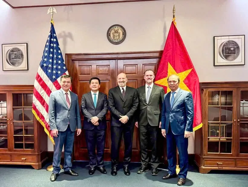 Chiều 12/6, tại Hoa Kỳ Bộ trưởng Nguyễn Hồng Diên đã có phiên đàm phán với Bộ trưởng Bộ Thương mại Hoa Kỳ Howard Lutnick và Đại sứ Jamieson Greer, Trưởng Đại diện Thương mại Hoa Kỳ. Ảnh: TTXVN.