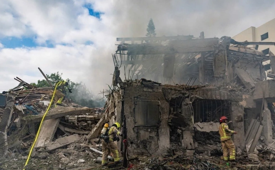 Hình ảnh miền Bắc và miền Trung Israel bị tàn phá sau các đợt tấn công trả đũa của Tehran