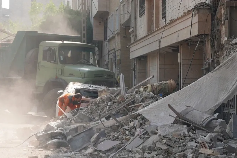 Tòa nhà bị phá hủy sau cuộc tấn công của Israel tại Tehran (Iran). Ảnh: THX/TTXVN