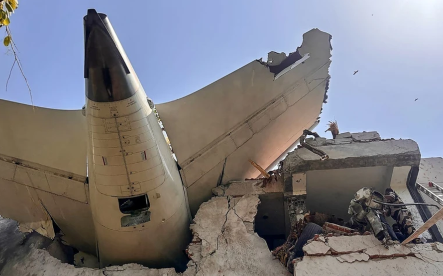 Hiện trường vụ tai nạn máy bay của Hãng hàng không Air India tại thành phố Ahmedabad, Ấn Độ ngày 12/6/2025.