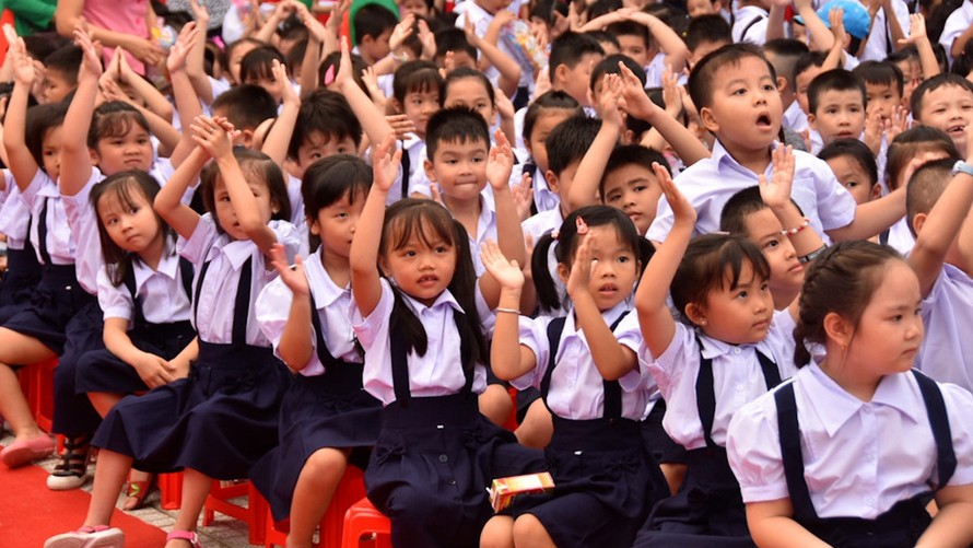 Quốc hội thông qua miễn, hỗ trợ học phí với trẻ mầm non, học sinh phổ thông