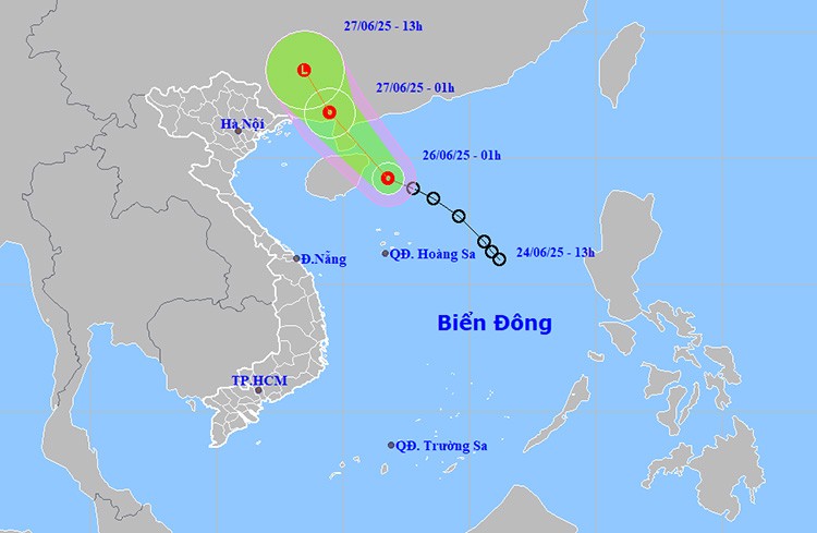 Áp thấp nhiệt đới trên Biển Đông gây mưa lớn diện rộng