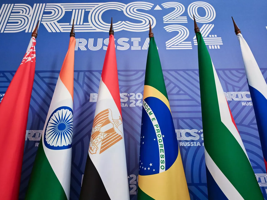 Quốc kỳ các nước thành viên BRICS.