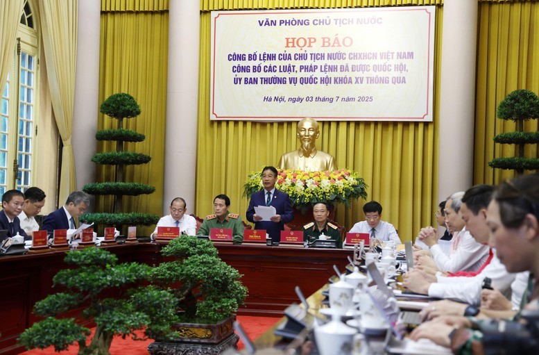 Ông Phạm Thanh Hà - Phó Chủ nhiệm Văn phòng Chủ tịch nước - chủ trì Họp báo. Ảnh: VGP/Đức Tuân.