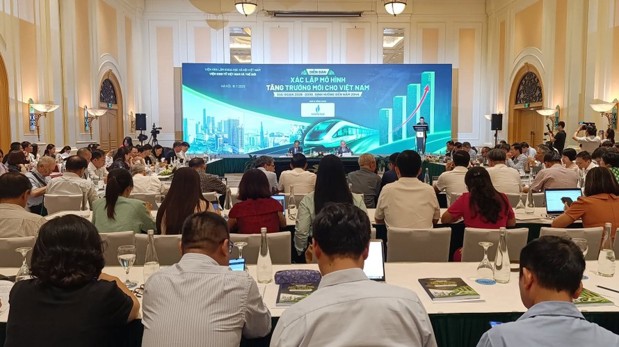 Toàn cảnh diễn đàn.