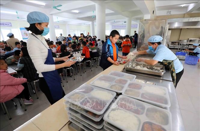 Hà Nội đảm bảo an toàn bữa ăn bán trú cho học sinh. Ảnh tư liệu: Thanh Tùng/TTXVN.