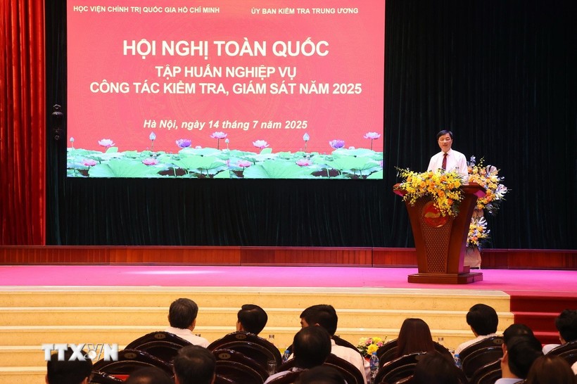 Chủ nhiệm Ủy ban Kiểm tra Trung ương phát biểu khai mạc hội nghị. Ảnh: Văn Điệp/TTXVN.