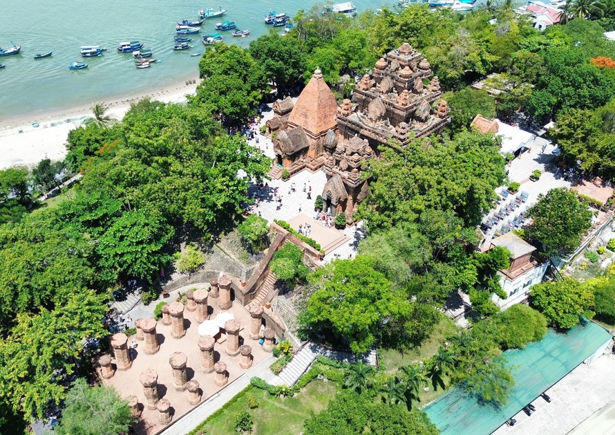 Khám phá vẻ đẹp di sản tháp Chăm ở Khánh Hòa