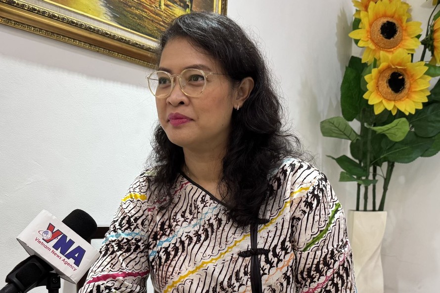 PGS.TS Dinna Prapto Raharja, Cố vấn chính sách cấp cao, Viện nghiên cứu và đào tạo Synergy Policies trả lời phóng viên TTXVN tại Jakarta. Ảnh: Minh Thái/TTXVN