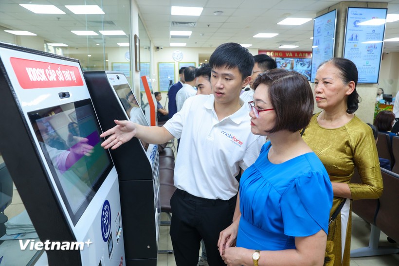 Trung tâm Phục vụ hành chính công Hà Nội đảm bảo hiệu quả phục vụ người dân và doanh nghiệp. Ảnh: Minh Sơn/TTXVN.