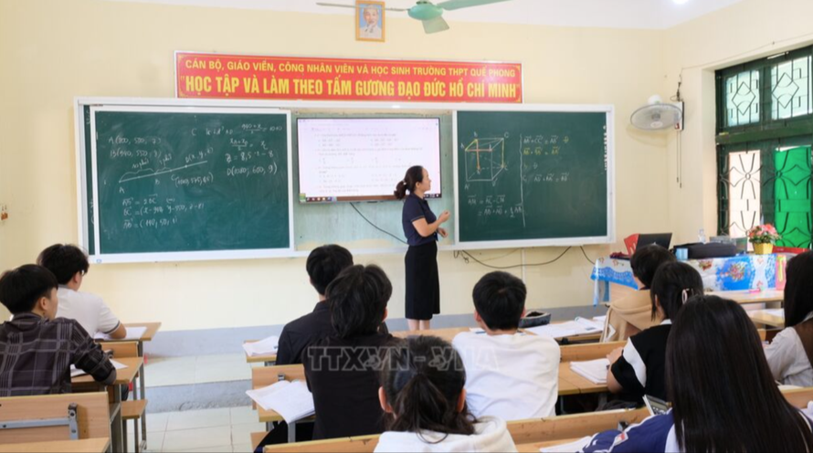 Đề nghị giao Sở GD&ĐT chủ trì tuyển dụng, tiếp nhận, điều động, biệt phái, thuyên chuyển giáo viên. Ảnh: TTXVN.