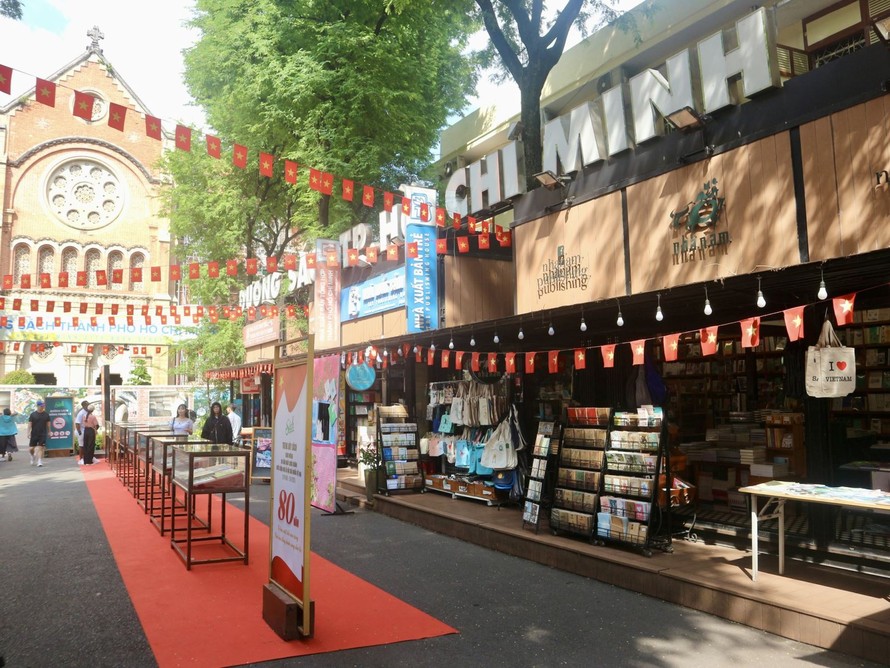 TP HCM: Trưng bày sách “80 năm tự hào một dải non sông”