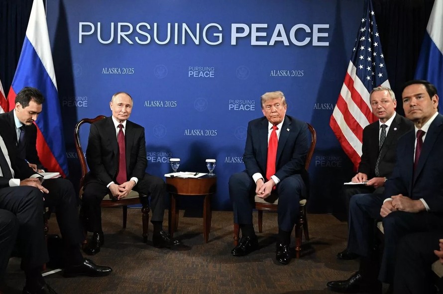 Tổng thống Nga Vladimir Putin và Tổng thống Mỹ Donald Trump hội đàm ở Alaska.