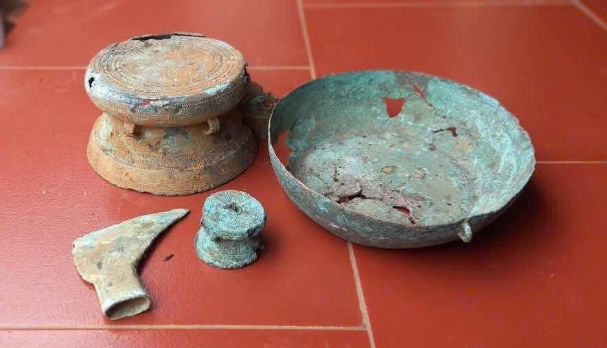 Người dân tặng cổ vật quý từ thời Hùng Vương cho bảo tàng