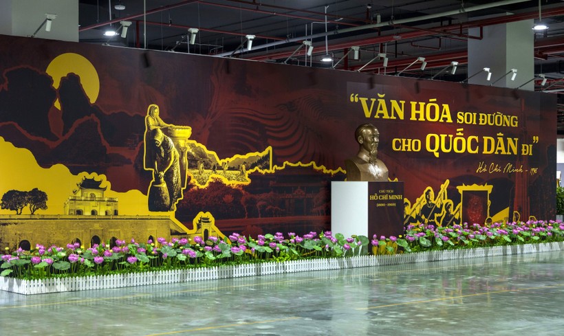 Khu vực trưng bày giới thiệu nền văn hóa tiên tiến, đậm đà bản sắc dân tộc.