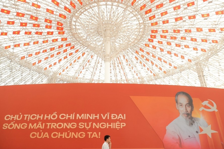 Với không gian rộng, triển lãm gây ấn tượng bằng các logo, biểu tượng có kích thước lớn, hứa hẹn thu hút đông đảo du khách tới tham quan sau khai mạc.