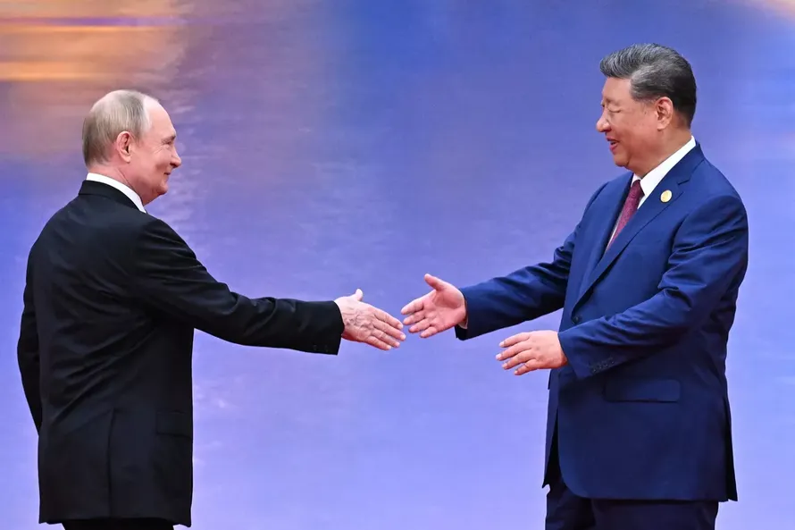 Chủ tịch Trung Quốc Tập Cận Bình (phải) và Tổng thống Nga Vladimir Putin.