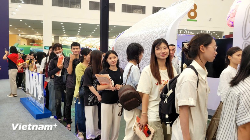 Học sinh, sinh viên và nghiên cứu sinh các ngành khoa học, công nghệ, kỹ thuật và toán sẽ được vay vốn ưu đãi trong quá trình học. Ảnh: TTXVN.