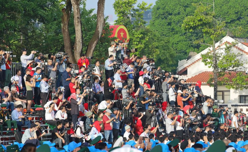 Khối "tay bút, tay máy" góp phần quan trọng vào thành công của Lễ kỷ niệm 80 năm Quốc khánh. Ảnh: TTXVN.