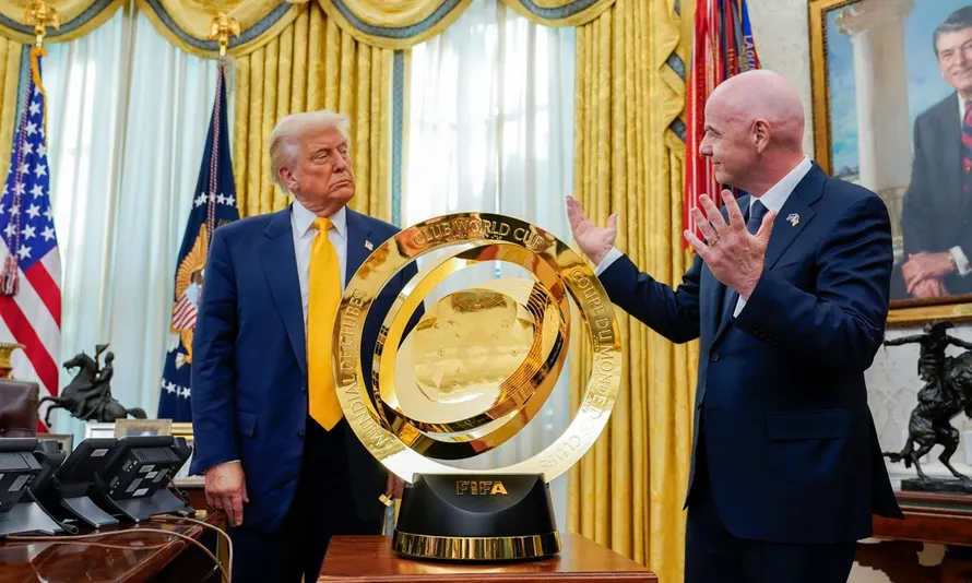 Tổng thống Mỹ Donald Trump và Chủ tịch Liên đoàn Bóng đá Thế giới (FIFA) Gianni Infantino trong một cuộc gặp tại Nhà Trắng.