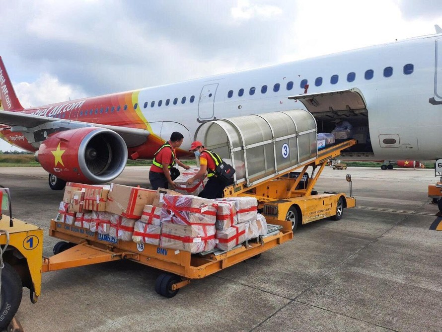 Vietjet cùng đồng bào vượt qua bão lũ, lan tỏa yêu thương