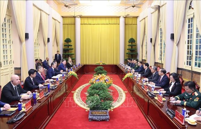 Chủ tịch nước Lương Cường tiếp Bộ trưởng Chiến tranh Hoa Kỳ Pete Hegseth. Ảnh: Lâm Khánh/TTXVN.