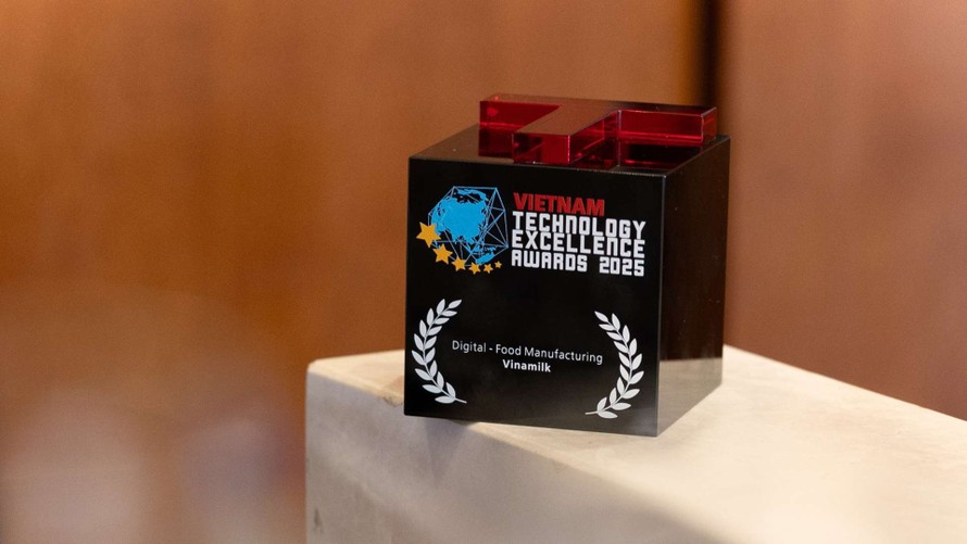Vinamilk là doanh nghiệp sữa duy nhất của Đông Nam Á được vinh danh tại hạng mục Chuyển đổi số - Sản xuất thực phẩm tại ATEA 2025 Ảnh: BTC.