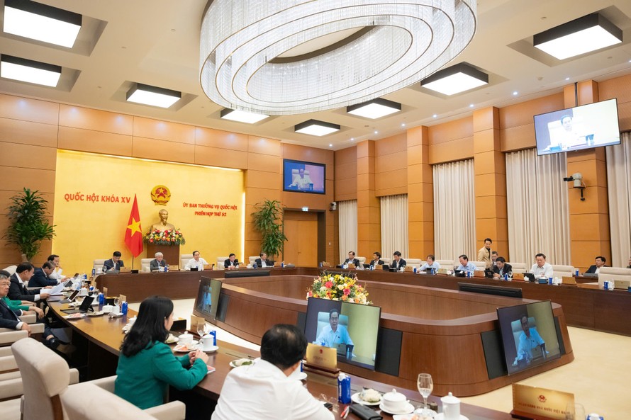 Toàn cảnh Phiên họp