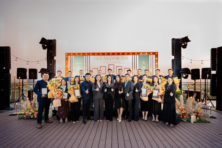 Đại diện Đơn vị phát triển dự án, Tổng Đại lý và các Đại lý phân phối tại buổi lễ. Ảnh: Grand M.