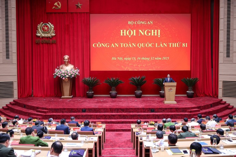 Thủ tướng Chính phủ Phạm Minh Chính tin tưởng lực lượng công an nhân dân sẽ lập nhiều thành tích, chiến công xuất sắc hơn nữa, đóng góp quan trọng và nhiều hơn nữa vào sự nghiệp xây dựng và bảo vệ Tổ quốc. Ảnh: VGP/Nhật Bắc.