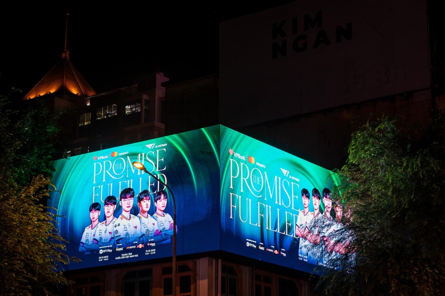 Hàng triệu người hâm mộ LMHT chờ từng ngày T1 và Faker sang Việt Nam.