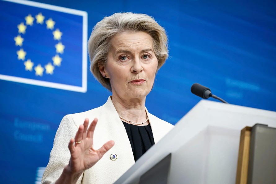 Chủ tịch Ủy ban châu Âu Ursula von der Leyen phát biểu tại Brussels, Bỉ. Ảnh: Bloomberg.
