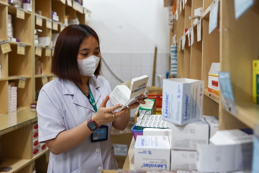Giải quyết vướng mắc kê đơn thuốc dài ngày cho người bệnh