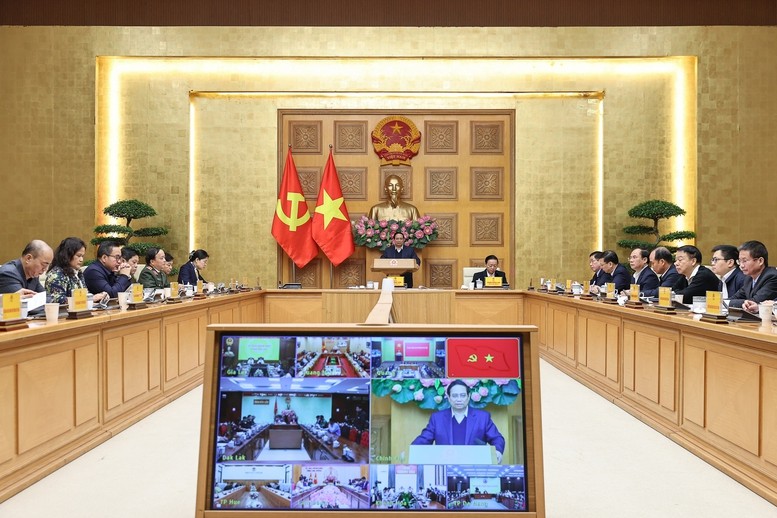 Thủ tướng Phạm Minh Chính chủ trì cuộc họp về xây dựng nhà cho nhân dân bị thiệt hại do bão lũ. Ảnh: Dương Giang/TTXVN.