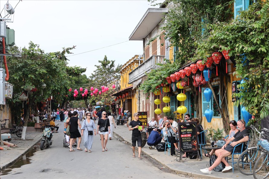 Khách quốc tế đến Việt Nam năm 2025 lập kỷ lục mới