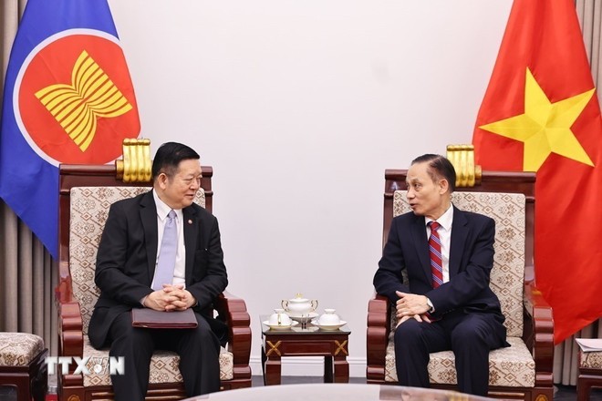 Bí thư Trung ương Đảng, Bộ trưởng Bộ Ngoại giao Lê Hoài Trung tiếp Tổng Thư ký ASEAN Kao Kim Hourn. Ảnh: Minh Đức/TTXVN.