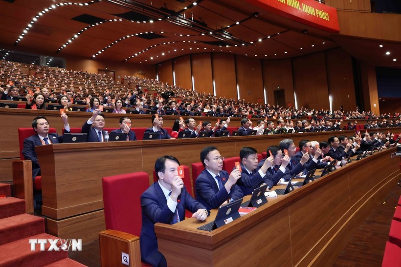 Đại biểu biểu quyết tại Đại hội. Ảnh: TTXVN. 